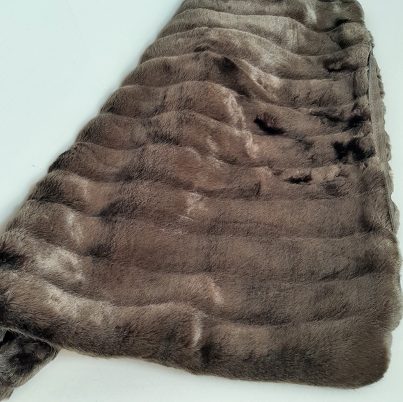 NEWPORT Faux Fur Mink Pillow Cover - Picture 1 of 16